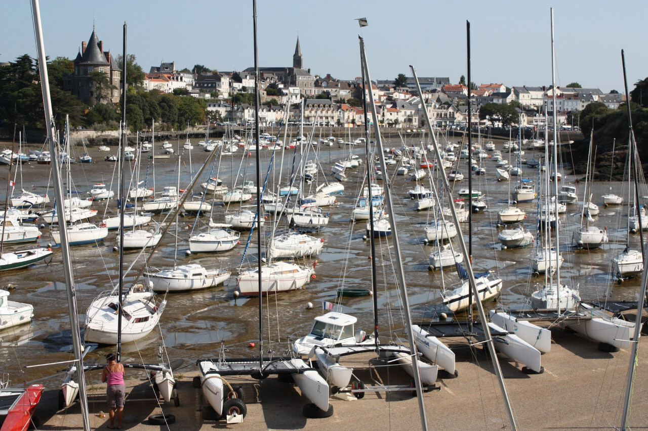 Bateaux dans le port.