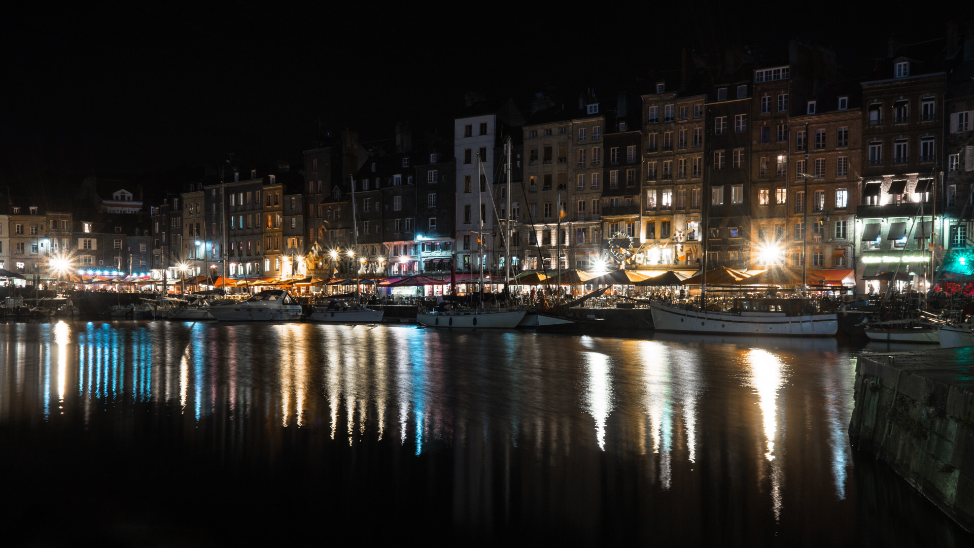 Vieux port de Pornic le soir quai Leray